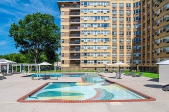Parkview Towers in Collingswood, NJ - Foto de edificio - Building Photo