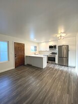 609 W Junipero St in Santa Barbara, CA - Building Photo