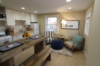 806 Bayview Dr, Unit Lower in Hermosa Beach, CA - Building Photo - Building Photo