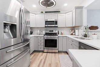 986 Four Seasons Blvd in Aurora, IL - Building Photo - Building Photo