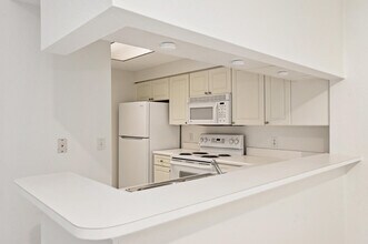 3021 Alcazar Pl in Palm Beach Gardens, FL - Building Photo - Building Photo