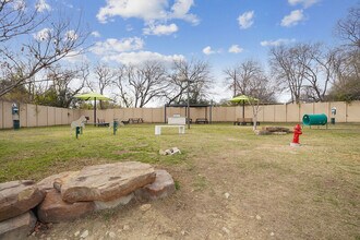4000 Hulen Apartments in Fort Worth, TX - Foto de edificio - Building Photo