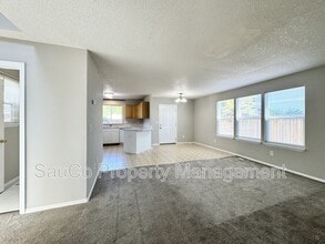 1583 NE Jessica Loop in Hillsboro, OR - Building Photo - Building Photo
