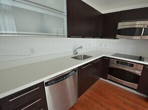 90 SW 3rd St, Unit # TH307 in Miami, FL - Building Photo - Building Photo