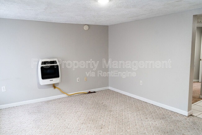 210 Clinton St in Harriman, TN - Building Photo - Building Photo