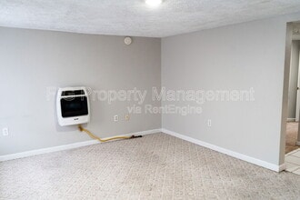 210 Clinton St in Harriman, TN - Building Photo - Building Photo