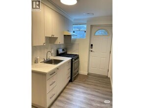 4821 Carson Pl in Burnaby, BC - Building Photo - Building Photo