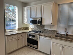 516 Dew Point Ave in Carlsbad, CA - Building Photo - Building Photo