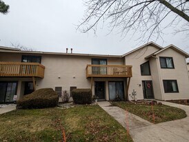 64 Michigan Ct in Vernon Hills, IL - Building Photo