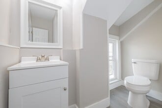 576 Jefferson St in Oshkosh, WI - Building Photo - Building Photo