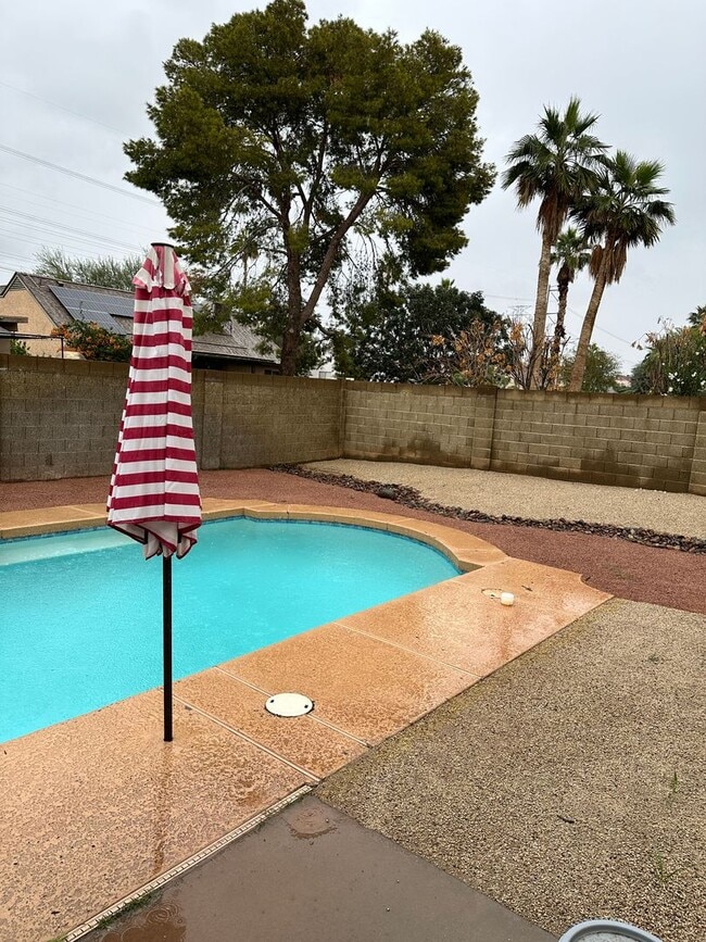 1564 E Drake Dr in Tempe, AZ - Building Photo - Building Photo