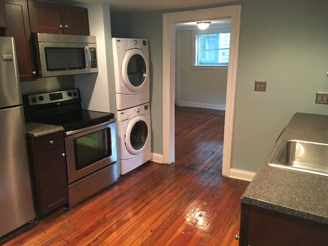 936 W Beverley St in Staunton, VA - Foto de edificio - Building Photo