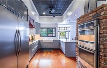 10429 Wheatland Ave in Sunland, CA - Building Photo - Building Photo