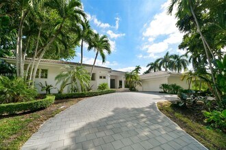 7155 Los Pinos Blvd in Coral Gables, FL - Building Photo - Building Photo