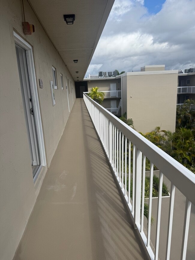 7701 Camino Real, Unit A-404 in Miami, FL - Building Photo - Building Photo