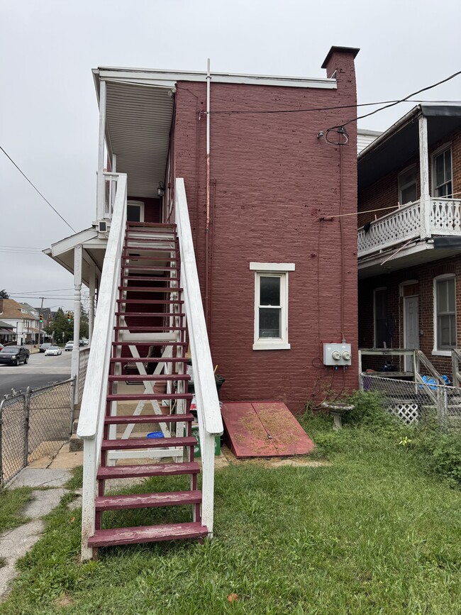 638 Roosevelt Ave, Unit 1