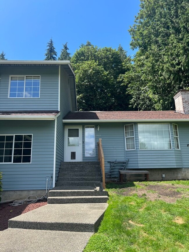 2304 Lake Dr in Lake Stevens, WA - Building Photo - Building Photo