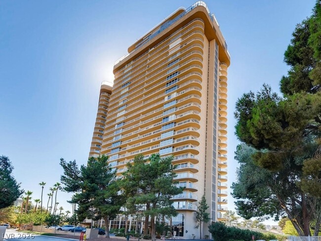 3111 Bel Air Dr in Las Vegas, NV - Building Photo - Building Photo