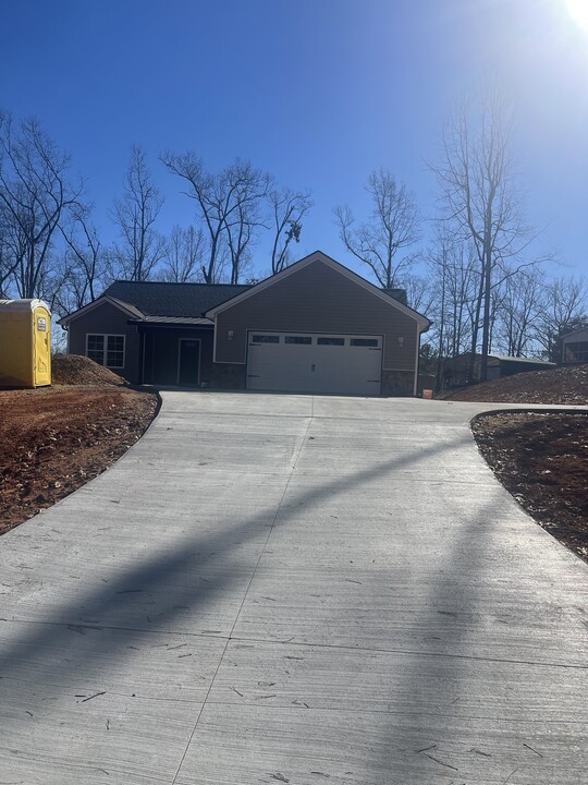 112 Knollwood Dr in Seneca, SC - Building Photo