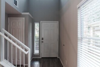 11608 Jim Thorpe Ln in Austin, TX - Foto de edificio - Building Photo