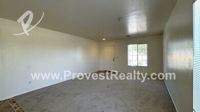 9489 Sapphire Ave in Hesperia, CA - Building Photo - Building Photo