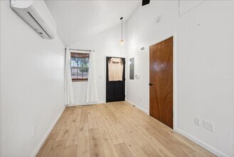 1305 W St in Sacramento, CA - Building Photo - Building Photo