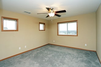 Kinsale Condominiums in Waterloo, IA - Building Photo - Interior Photo