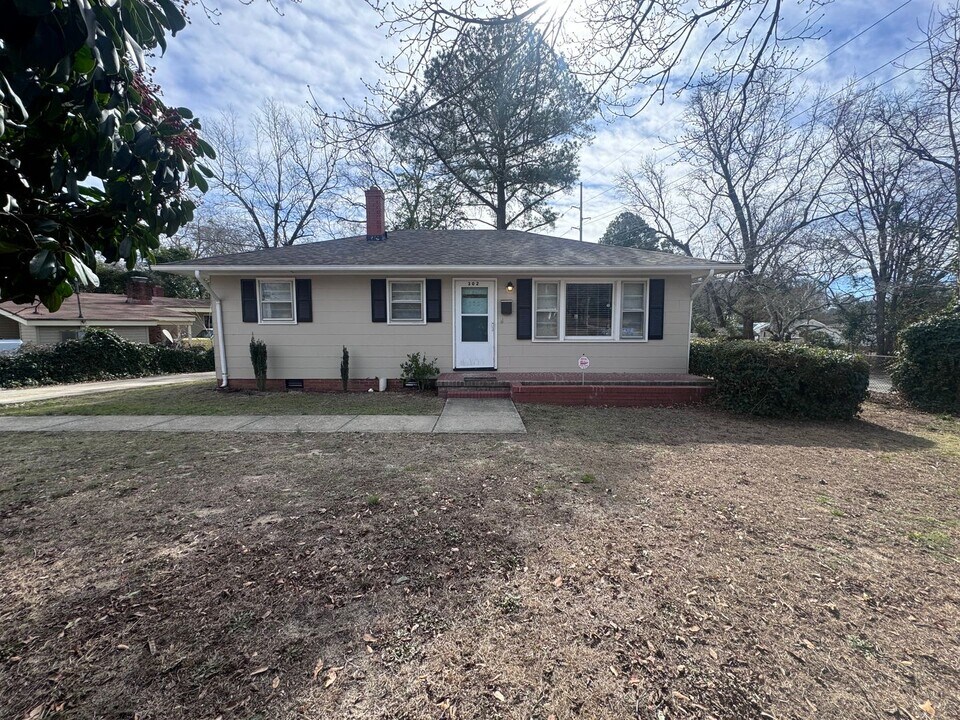 302 Brookwood Ave in Fayetteville, NC - Building Photo