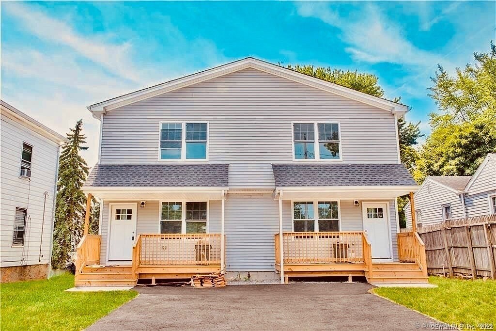 51 Indian Ave in Bridgeport, CT - Building Photo