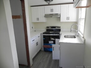 32 Deerfield St in Norwalk, CT - Building Photo - Building Photo