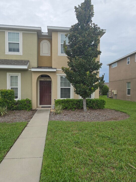 7021 White Treetop Pl in Riverview, FL - Building Photo