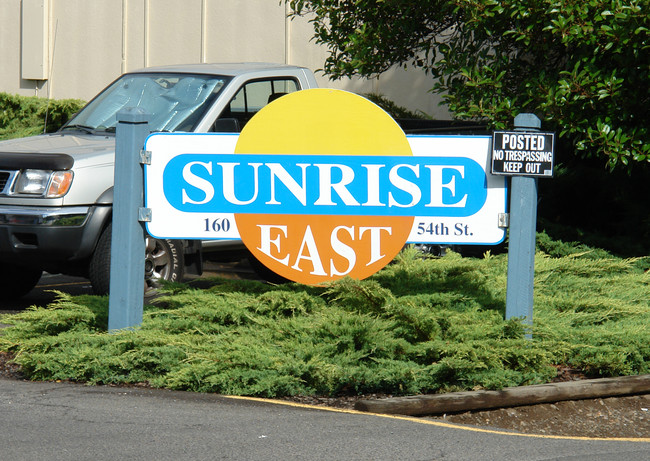 Sunrise East Apartments in Springfield, OR - Foto de edificio - Building Photo