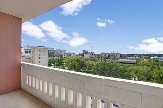 Marquis Towers in Saskatoon, SK - Building Photo - Building Photo