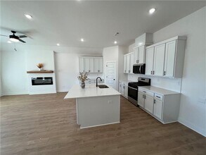 7004 E Sugarloaf St in Siloam Springs, AR - Building Photo - Building Photo