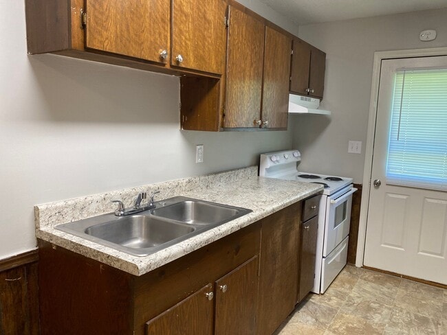 35 Rossfield Cv, Unit R in Jackson, TN - Foto de edificio - Building Photo