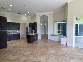 10840 NW 6th St in Plantation, FL - Building Photo - Building Photo