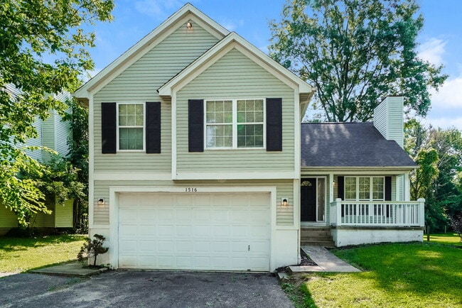 1516 Manor Dr