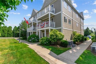683 Metacom Ave in Bristol, RI - Building Photo - Building Photo