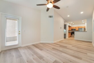 9975 Peace Way in Las Vegas, NV - Building Photo - Building Photo