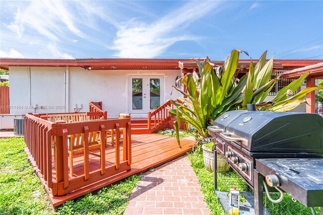 1841 SW 29th Ave in Miami, FL - Building Photo - Building Photo