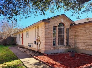 17505 Bishopsgate Dr in Pflugerville, TX - Building Photo - Building Photo