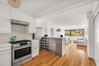 310 W 56th St in New York, NY - Building Photo - Building Photo