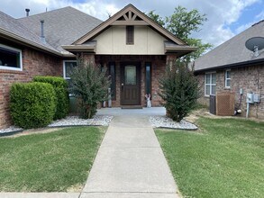 10713 Masters Cir in Jenks, OK - Building Photo - Building Photo