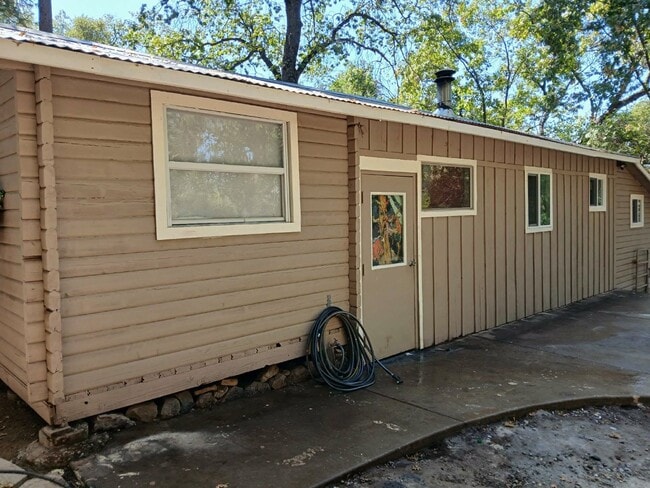 10091 CA-49 in Sonora, CA - Foto de edificio - Building Photo