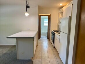 3529 12th Ave, Unit 2 in Rock Island, IL - Building Photo - Building Photo