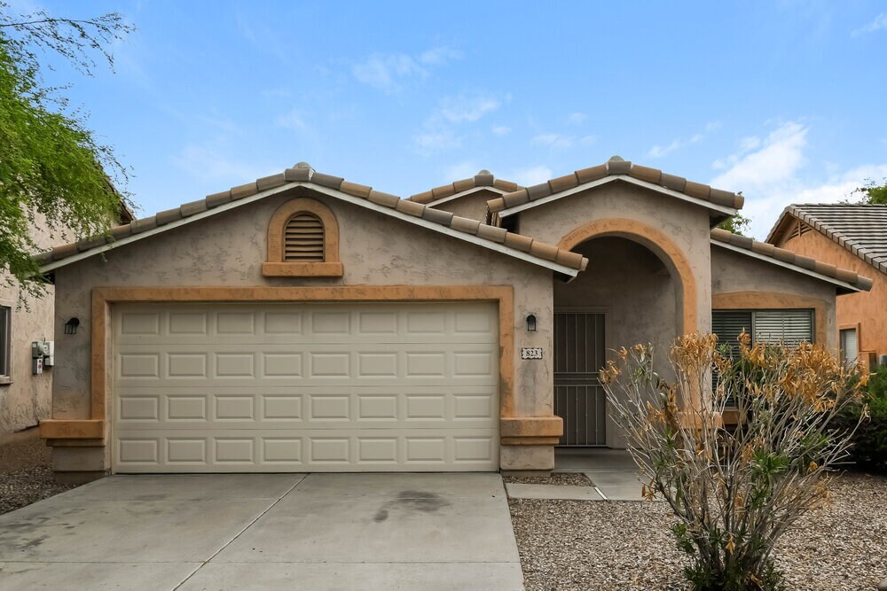 823 W Bowker St in Phoenix, AZ - Building Photo