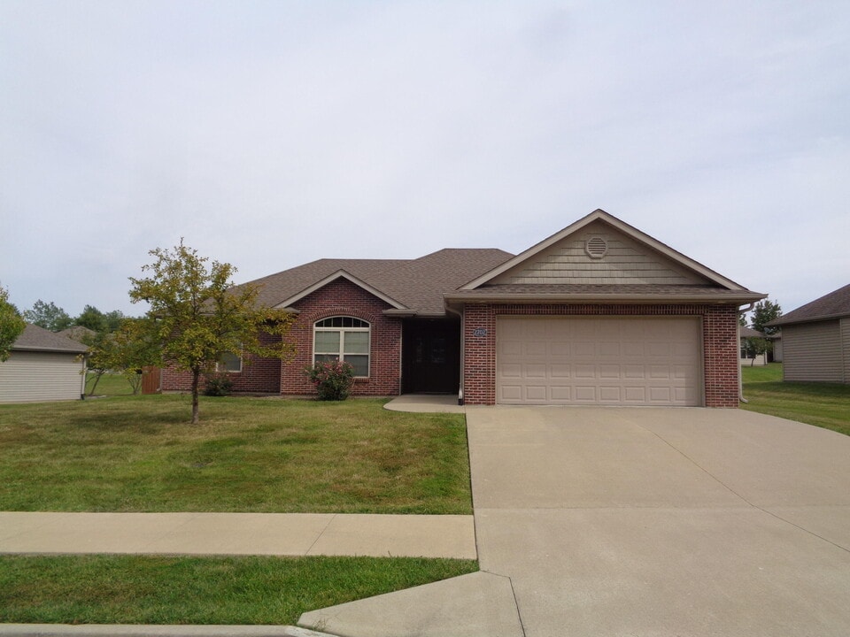 2702 Comstock Dr in Columbia, MO - Building Photo