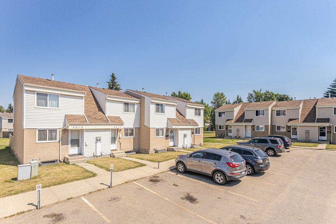 Brander Village II in Edmonton, AB - Building Photo