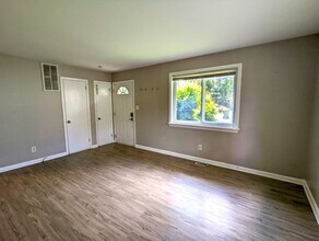 3906 Lexington Dr-Unit -D in Raleigh, NC - Building Photo - Building Photo