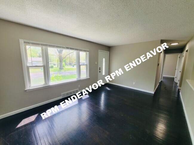 11941 Raymond Ave